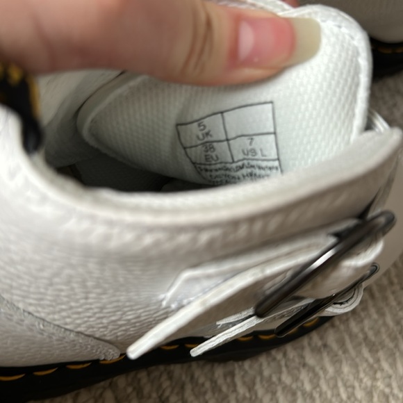 NEW DR MARTENS DEVON HEART LEATHER PLATFORM BOOTS - Picture 12 of 12